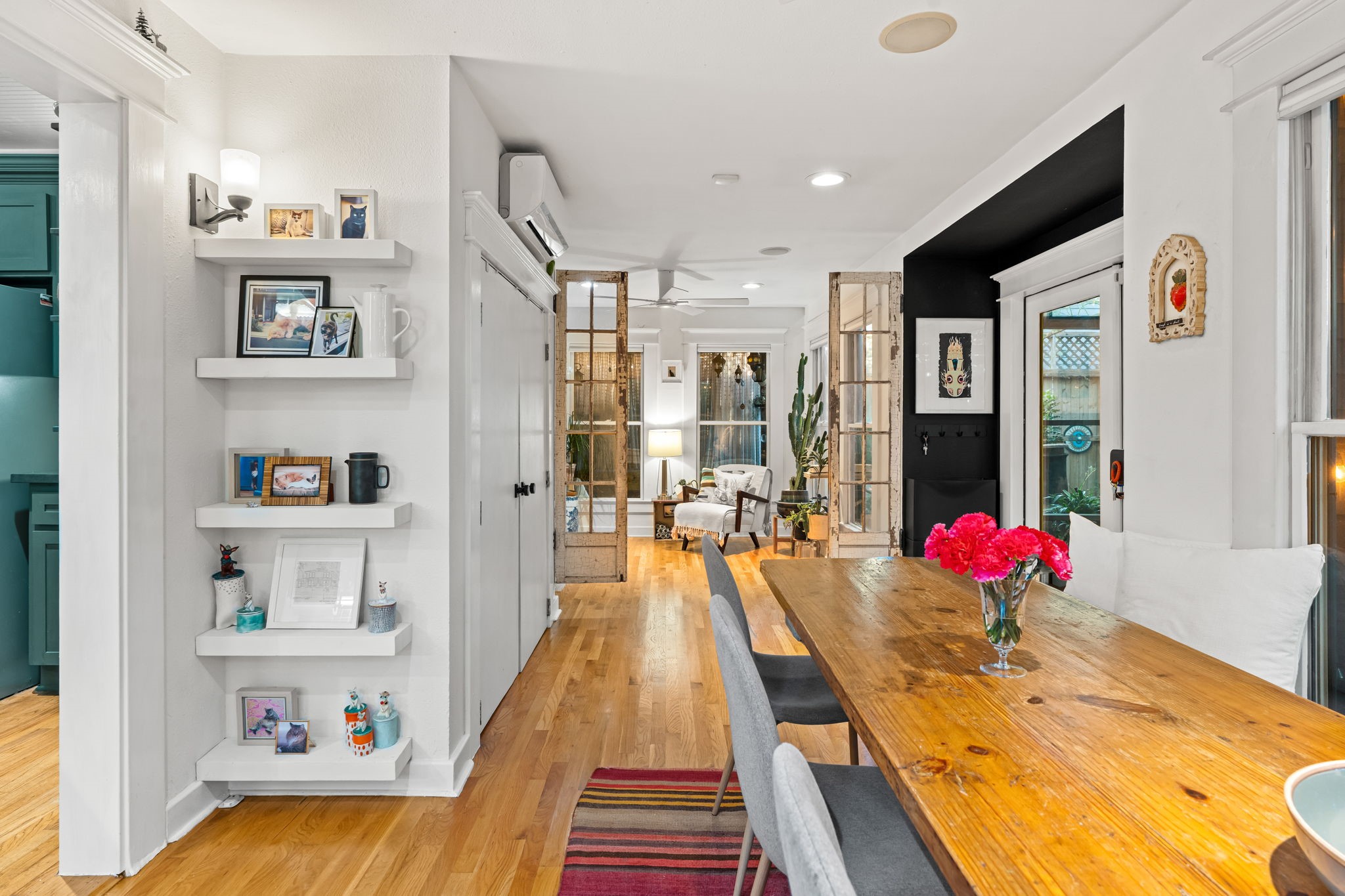 802 Ralfallen Street Houston, TX 77008 - Photo 15 of 45 a very nice looking room with a couch