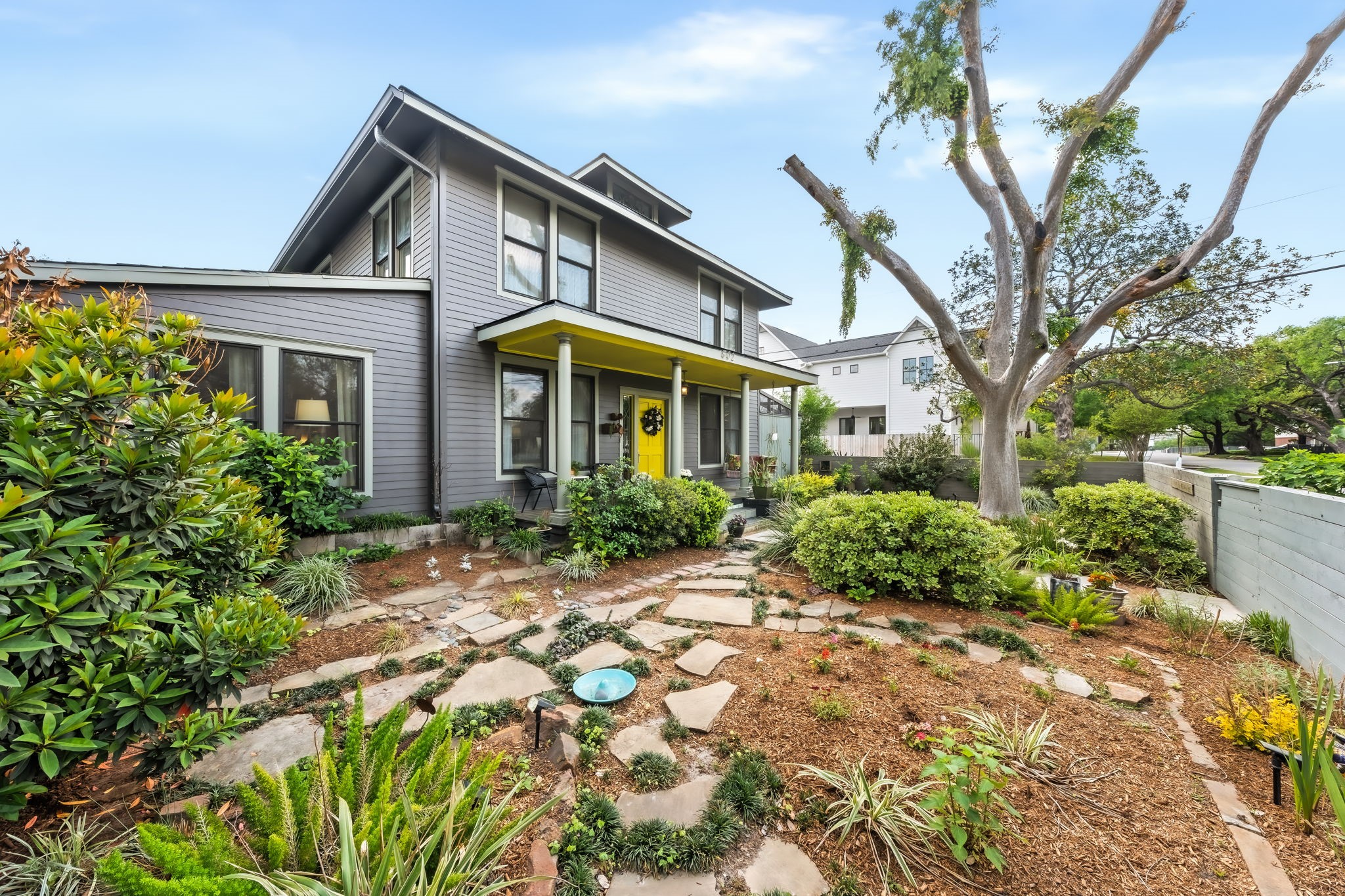 802 Ralfallen Street Houston, TX 77008 - Photo 2 of 45 a front view of a house with garden