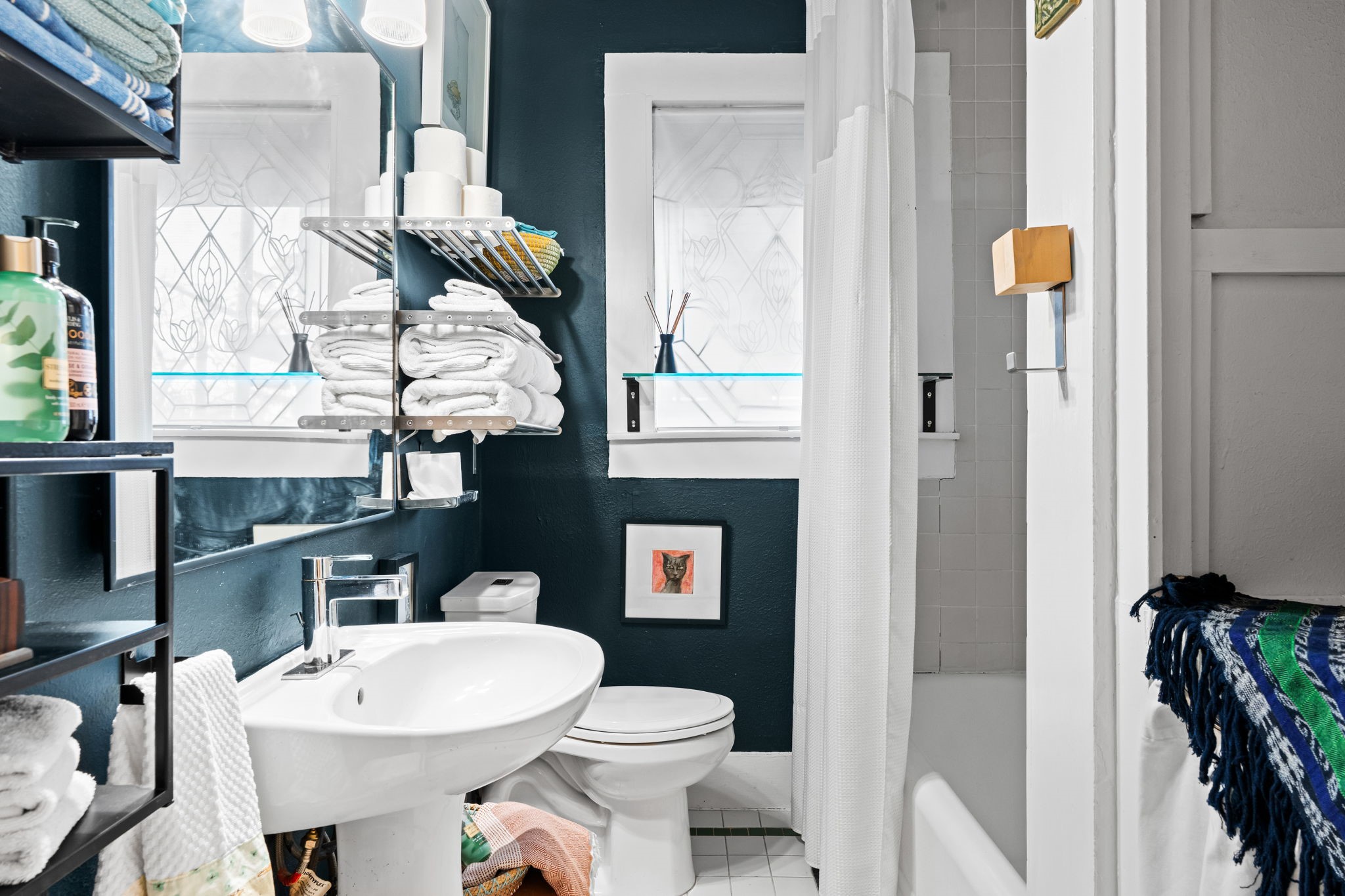 802 Ralfallen Street Houston, TX 77008 - Photo 26 of 45 a bathroom with a toilet a sink and a mirror