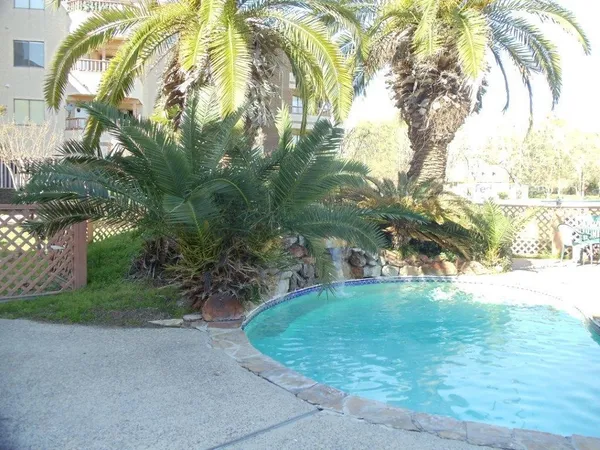 $950 | 6107 Snug Harbor Boulevard, Unit S11, Montgomery, TX 77356