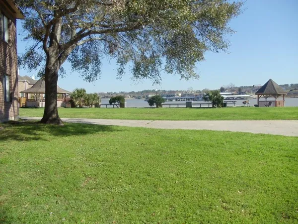 $950 | 6107 Snug Harbor Boulevard, Unit S11, Montgomery, TX 77356