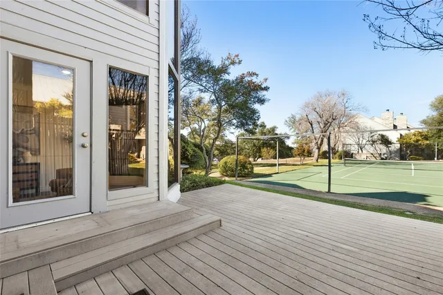 a view of a park with pathway