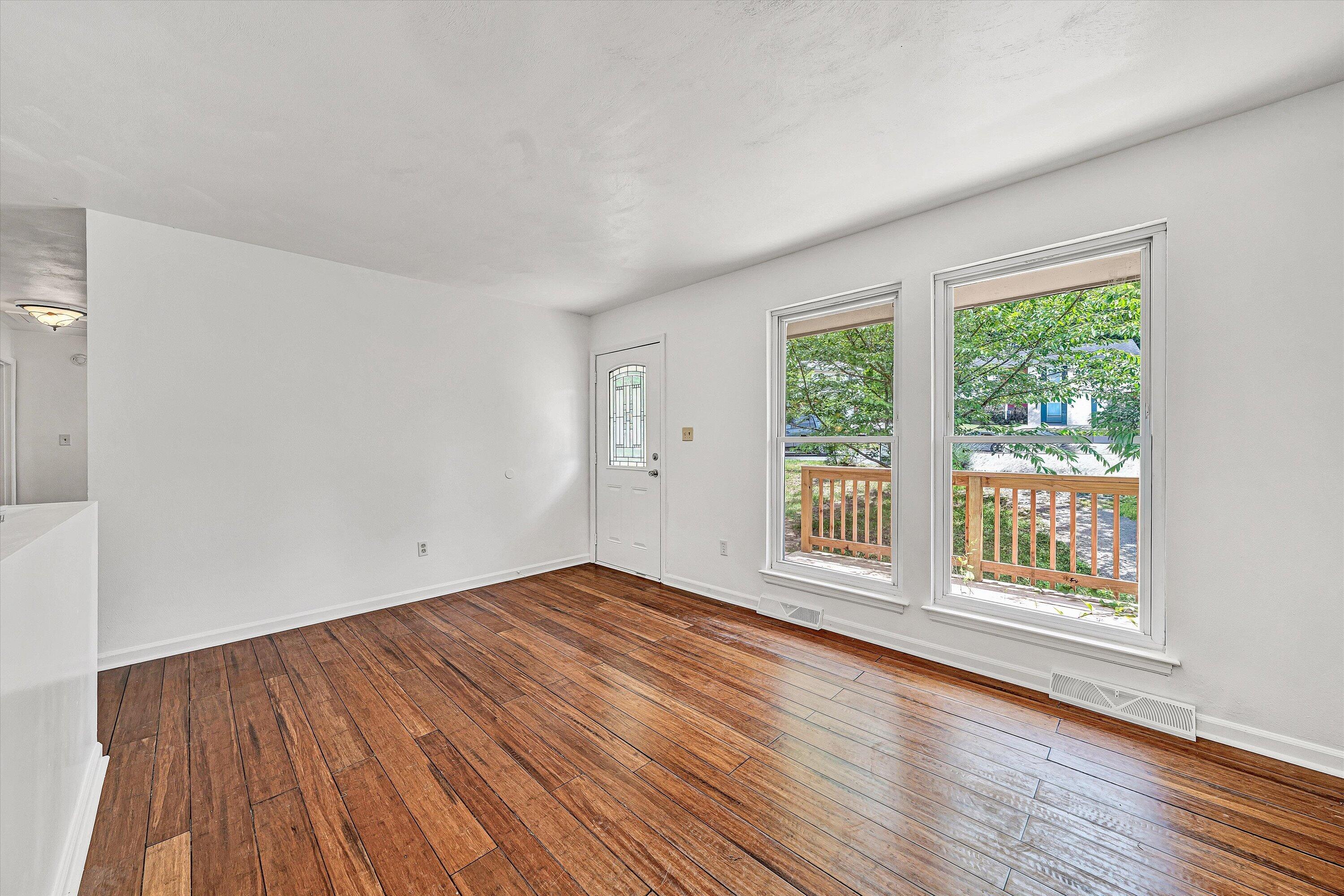 4064 Crawford Road Roanoke, VA 24018 - Photo 4 of 33 04-DSC00253