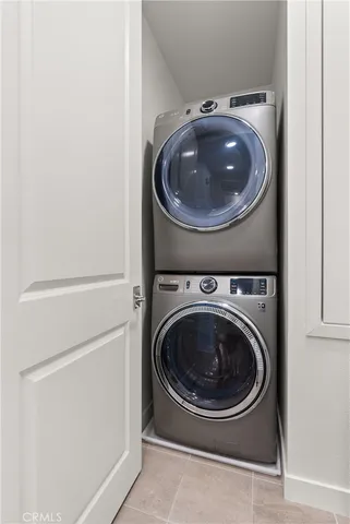 a close up view of washer and dryer