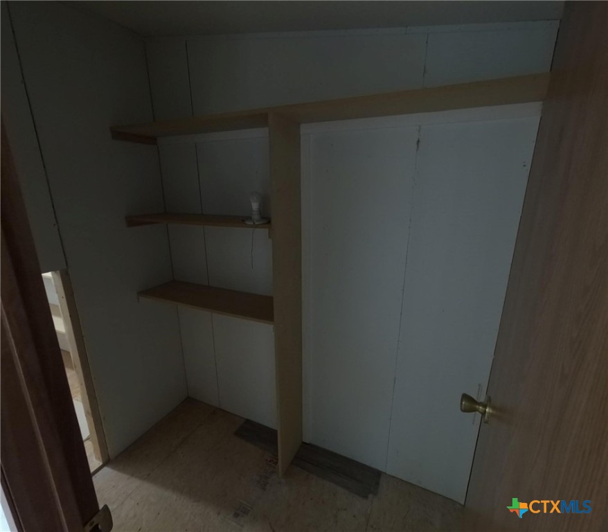 590 Lee Street Victoria, TX 77905 - Photo 15 of 41 an empty room