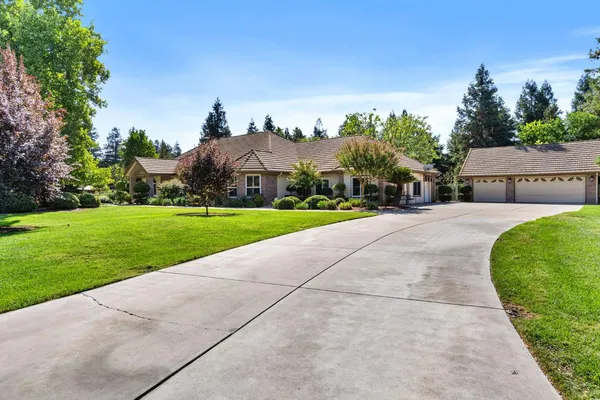 $1,595,000 | 10595 East San Felipe Avenue, Clovis, CA 93619