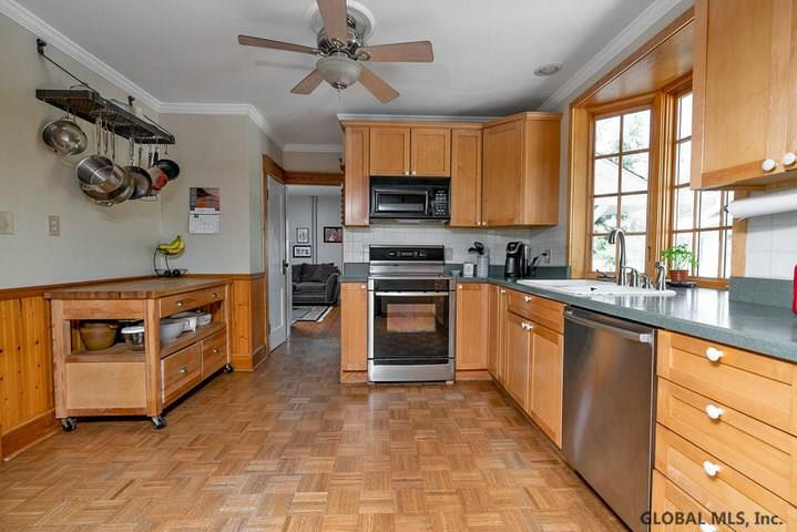 9 Rural Place Bethlehem, NY 12054 - Photo 13 of 40 Photo 13
