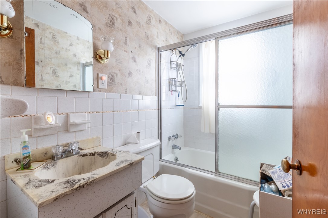 119 Treadwell Road Tonawanda, NY 14150 - Photo 23 of 36 1st floor bath