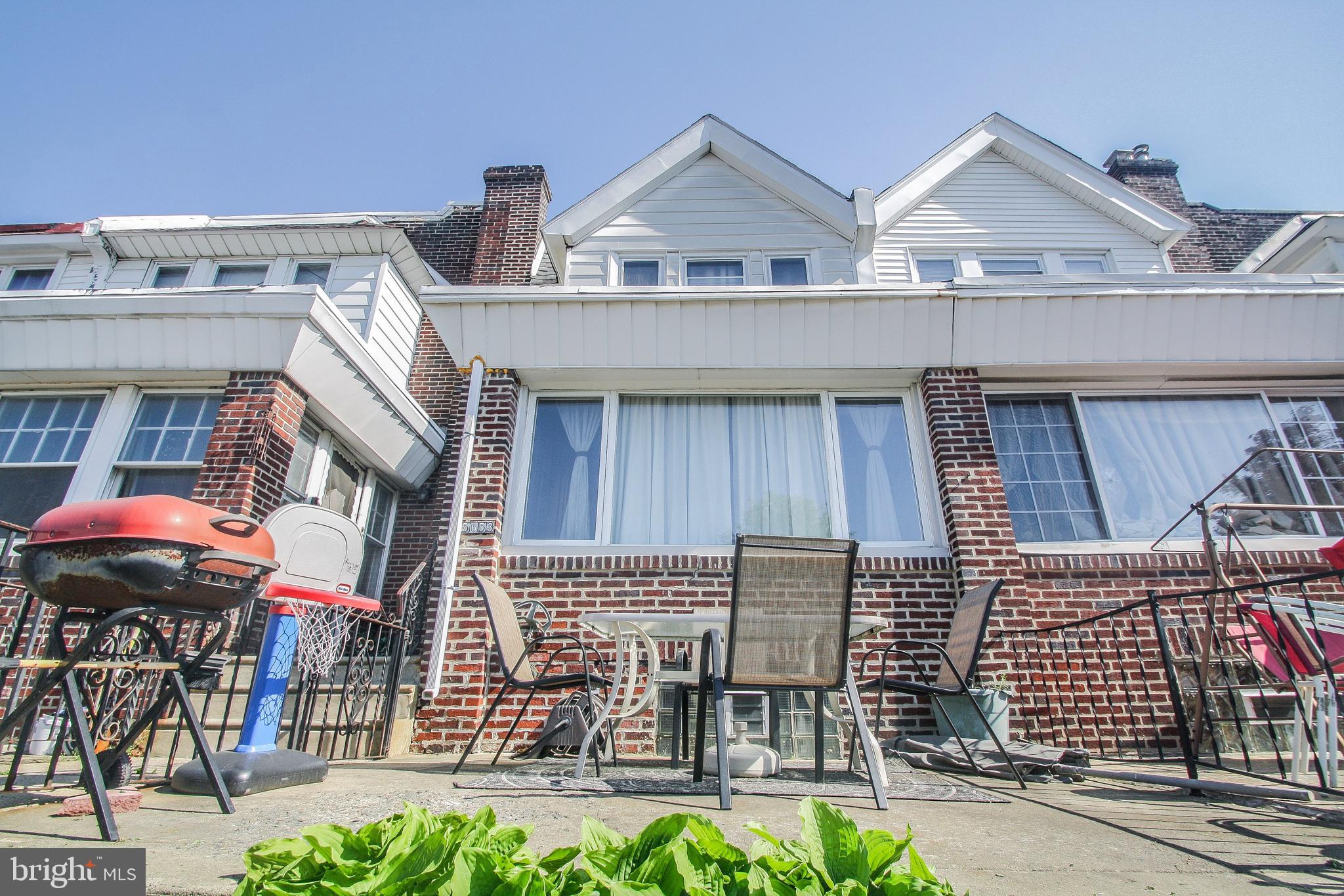 5653 Miriam Road Philadelphia, PA 19124 - Photo 2 of 34 Front Patio