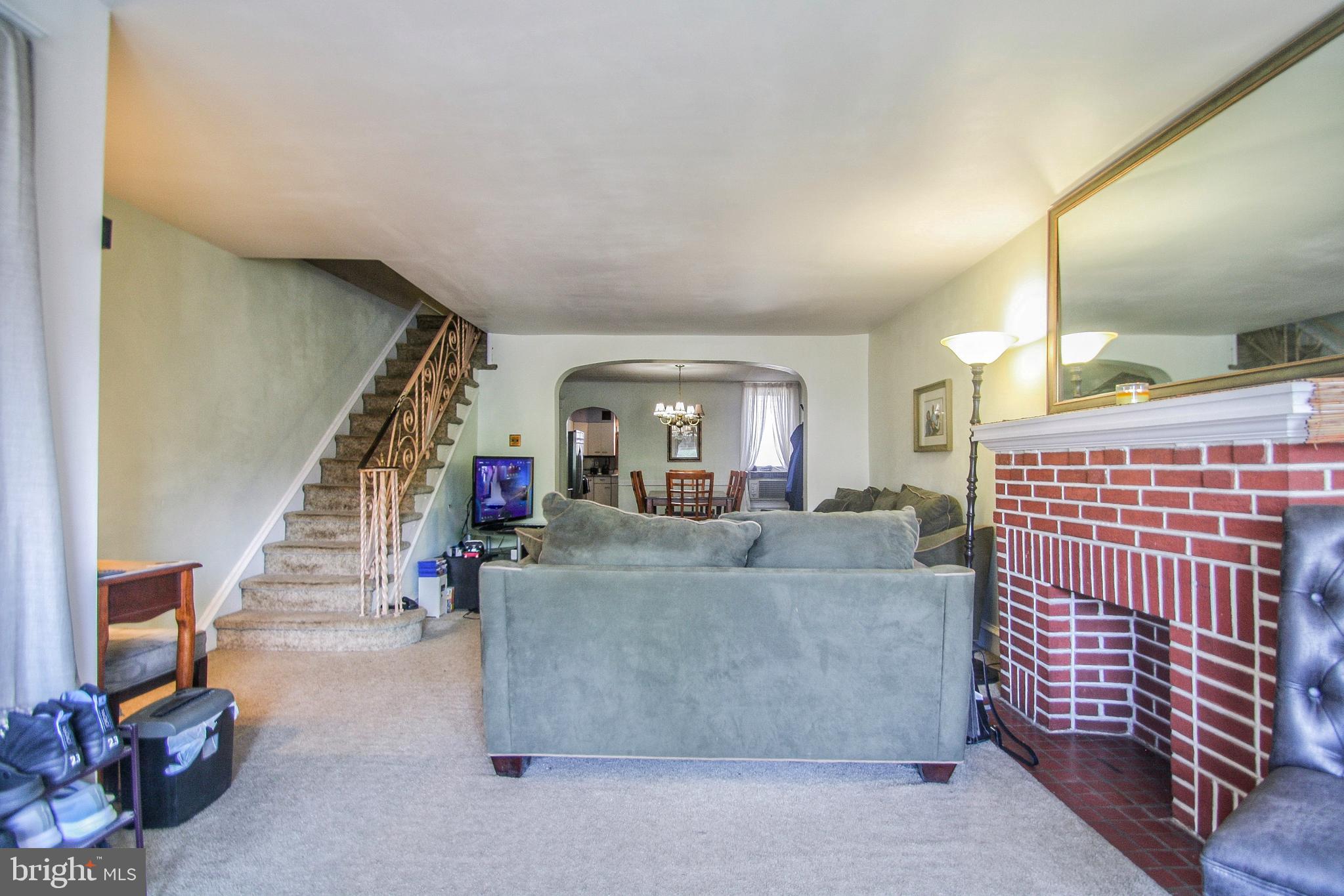 5653 Miriam Road Philadelphia, PA 19124 - Photo 10 of 34 Livingroom