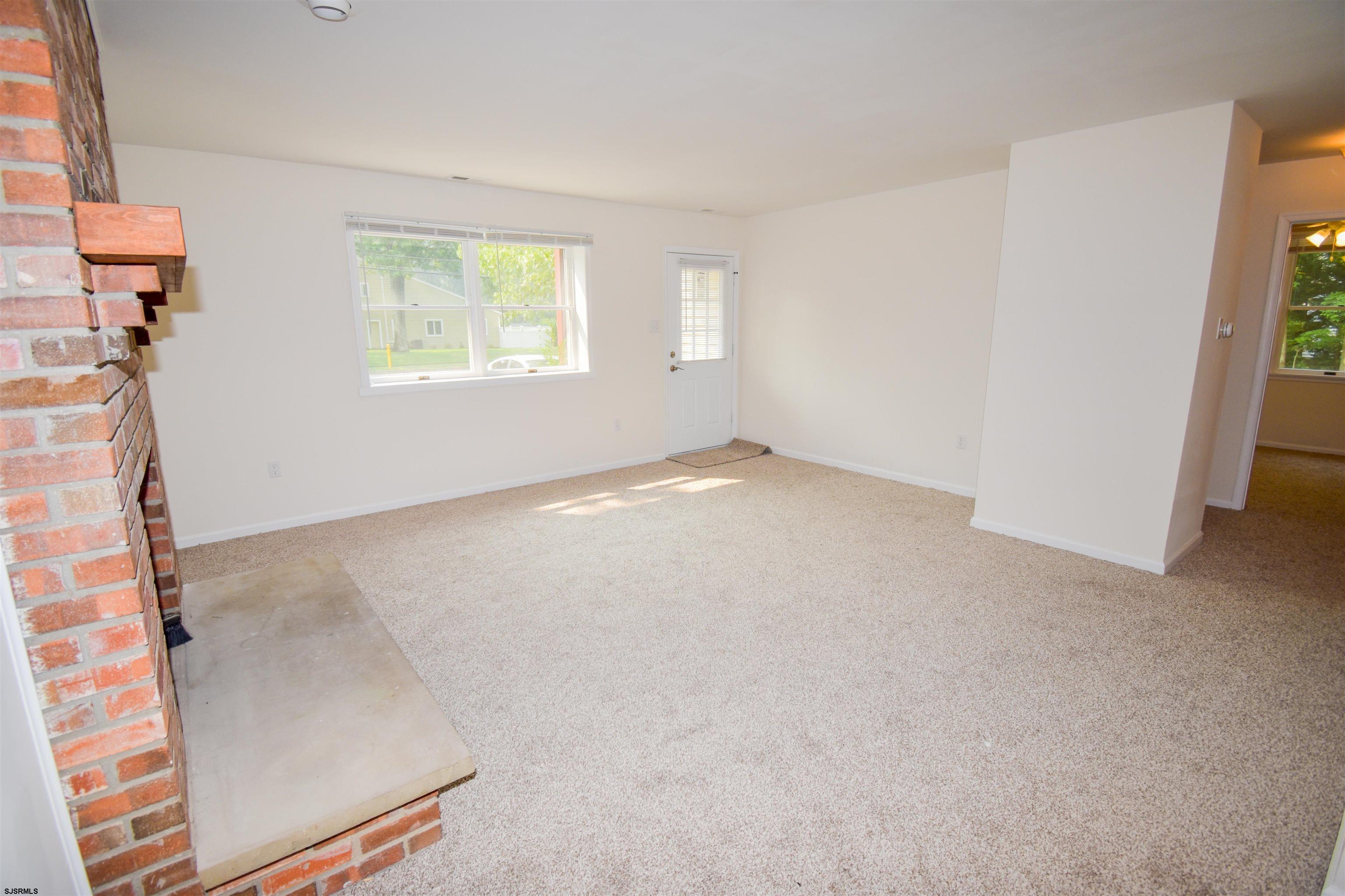 600 Stagecoach Road Marmora, NJ 08223 - Photo 4 of 29 an empty room with windows