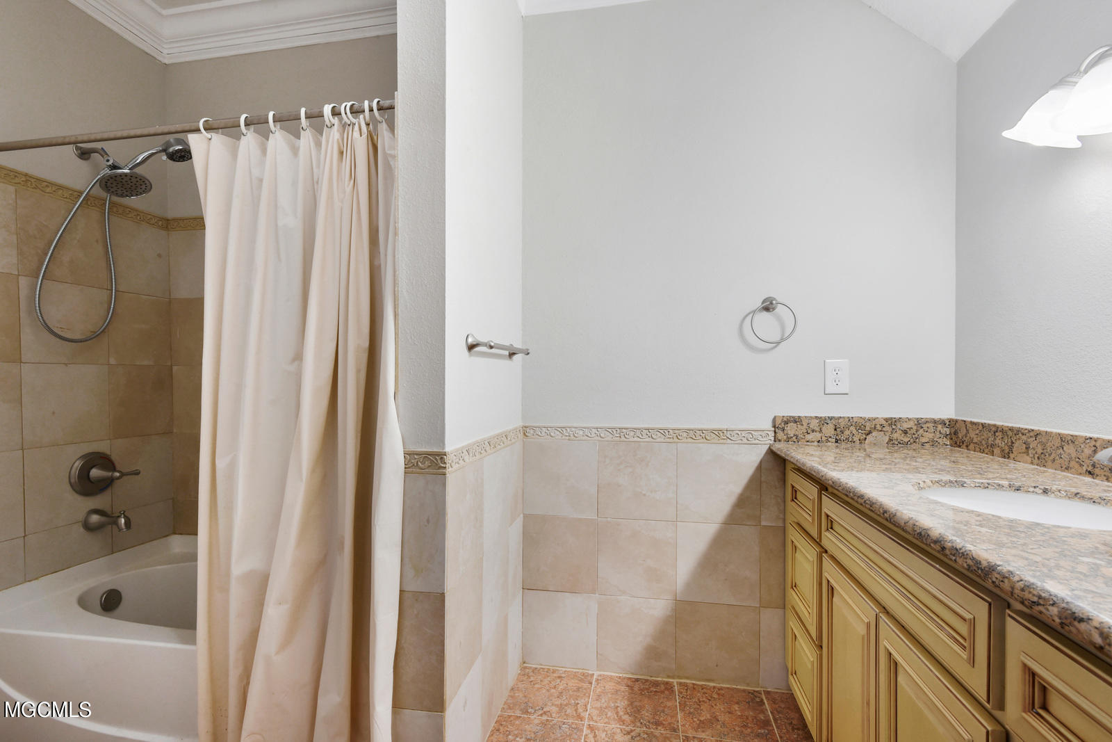 2298 Rue Maison Biloxi, MS 39532 - Photo 14 of 24 015_1600x1067_mls_1600x1067