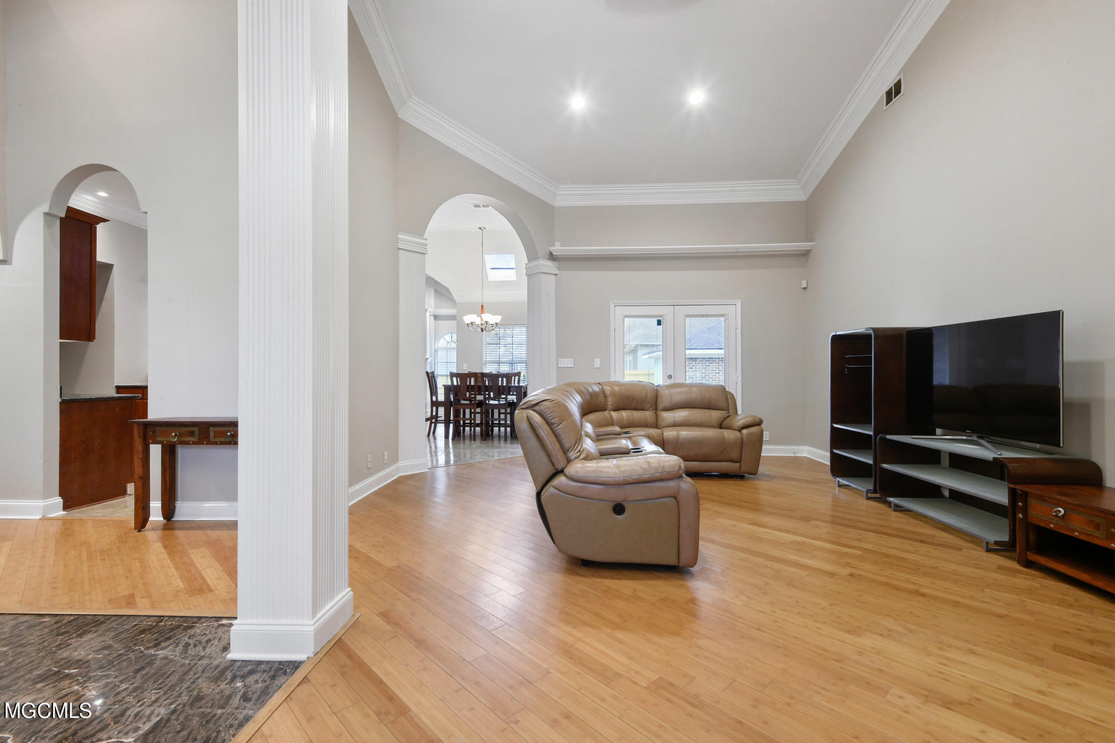 2298 Rue Maison Biloxi, MS 39532 - Photo 3 of 24 004_1600x1067_mls_1600x1067