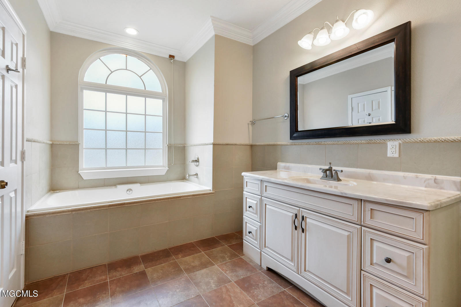 2298 Rue Maison Biloxi, MS 39532 - Photo 10 of 24 011_1600x1067_mls_1600x1067