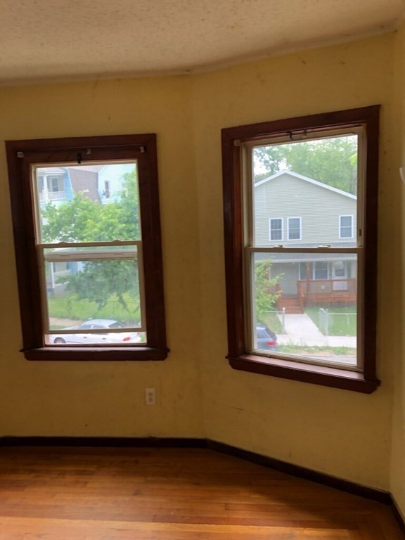 22-24 Massasoit Place Springfield, MA 01107 - Photo 3 of 7 Gallery Image 3