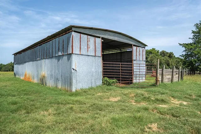 a view of house with backyard