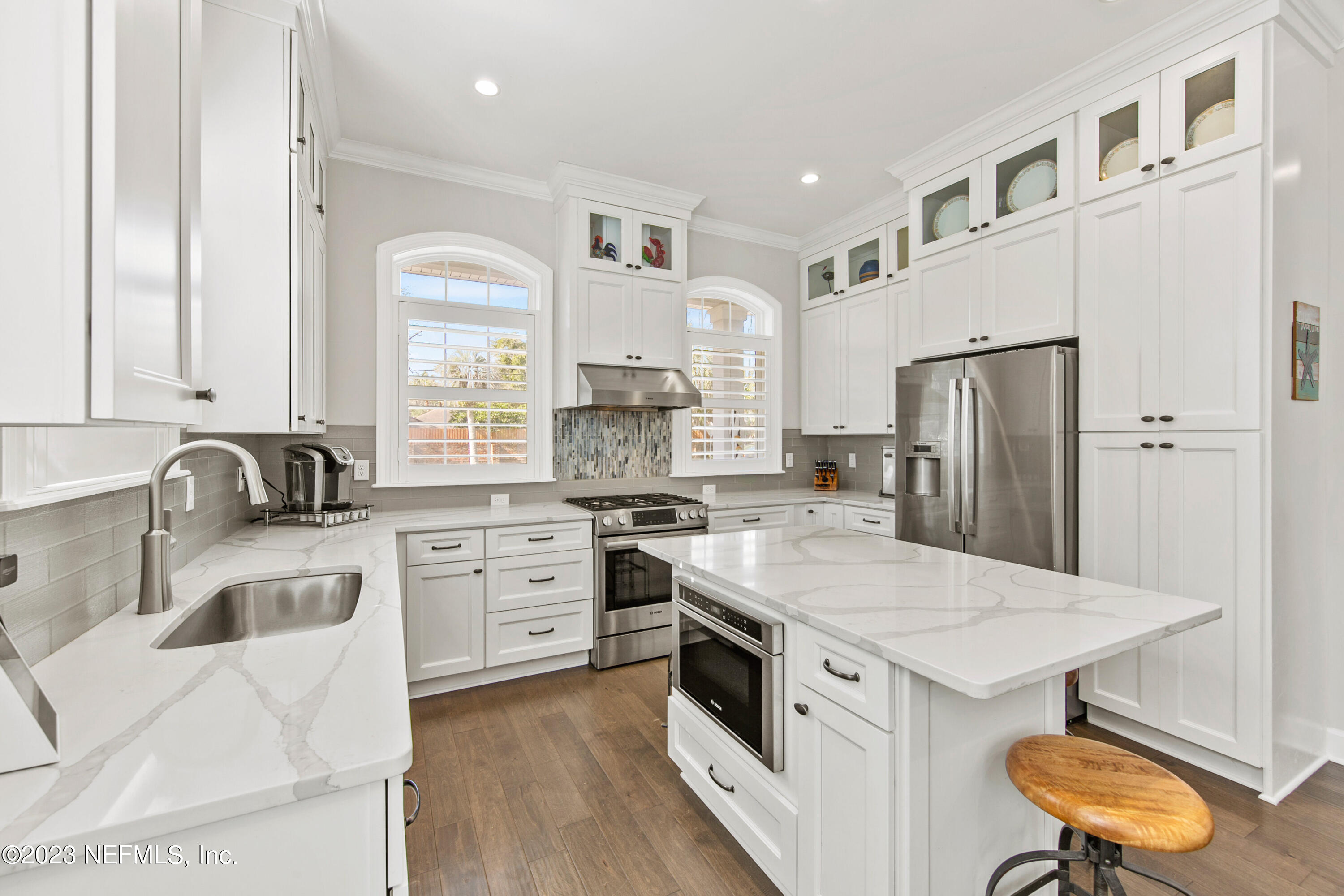 Kitchen w/ granite countertops