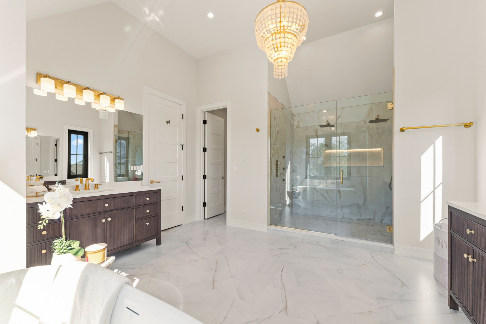1504 Linden Circle Lemont, IL 60439 - Photo 25 of 54 a bathroom with a sink a shower a mirror and a bathtub