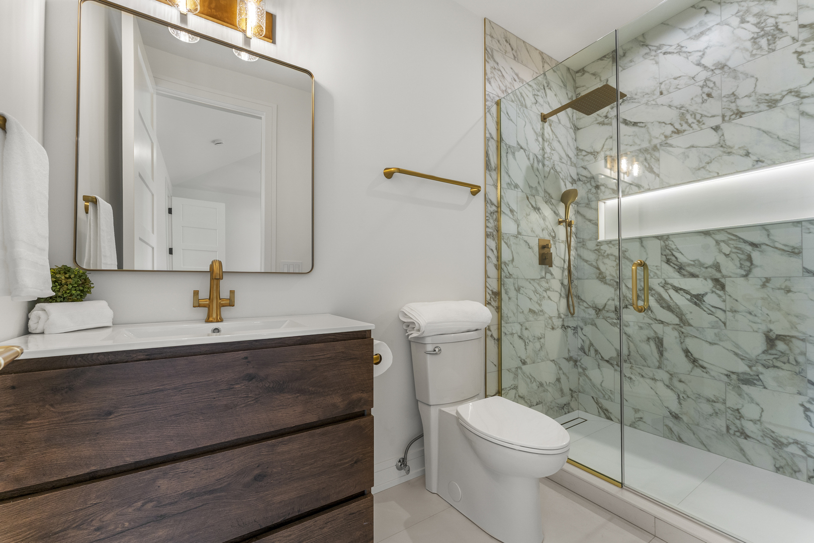 1504 Linden Circle Lemont, IL 60439 - Photo 31 of 54 a bathroom with a sink a toilet and shower