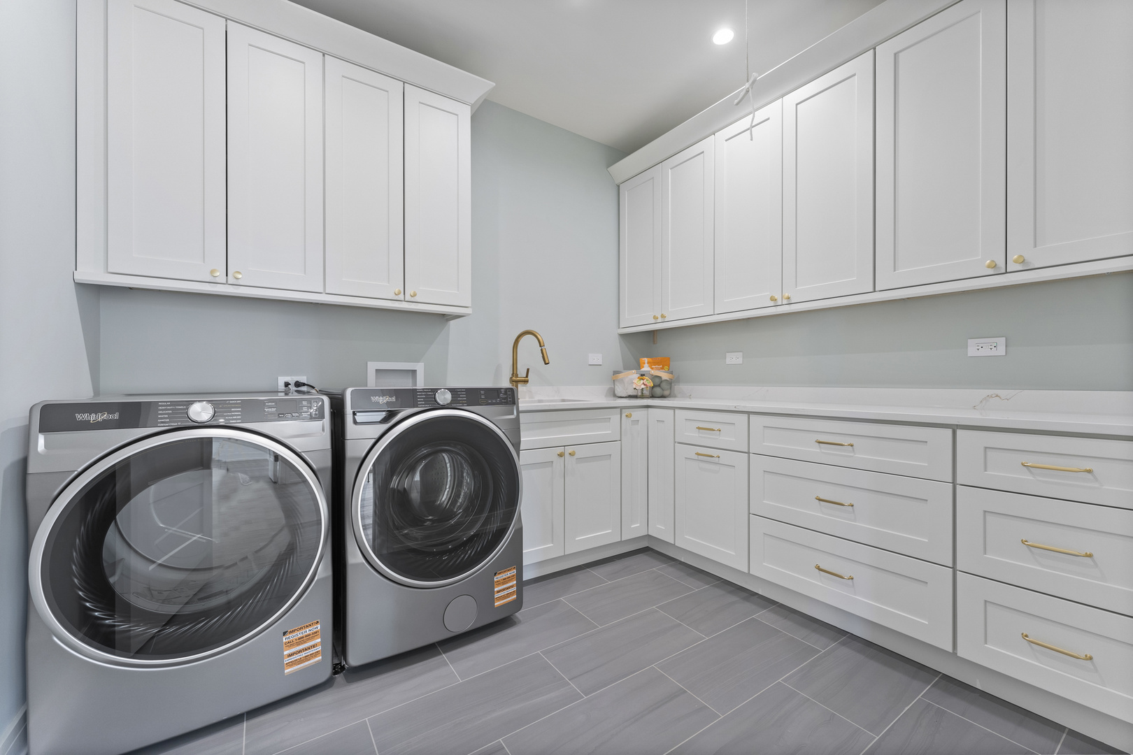 1504 Linden Circle Lemont, IL 60439 - Photo 36 of 54 a utility room with sink dryer and washer