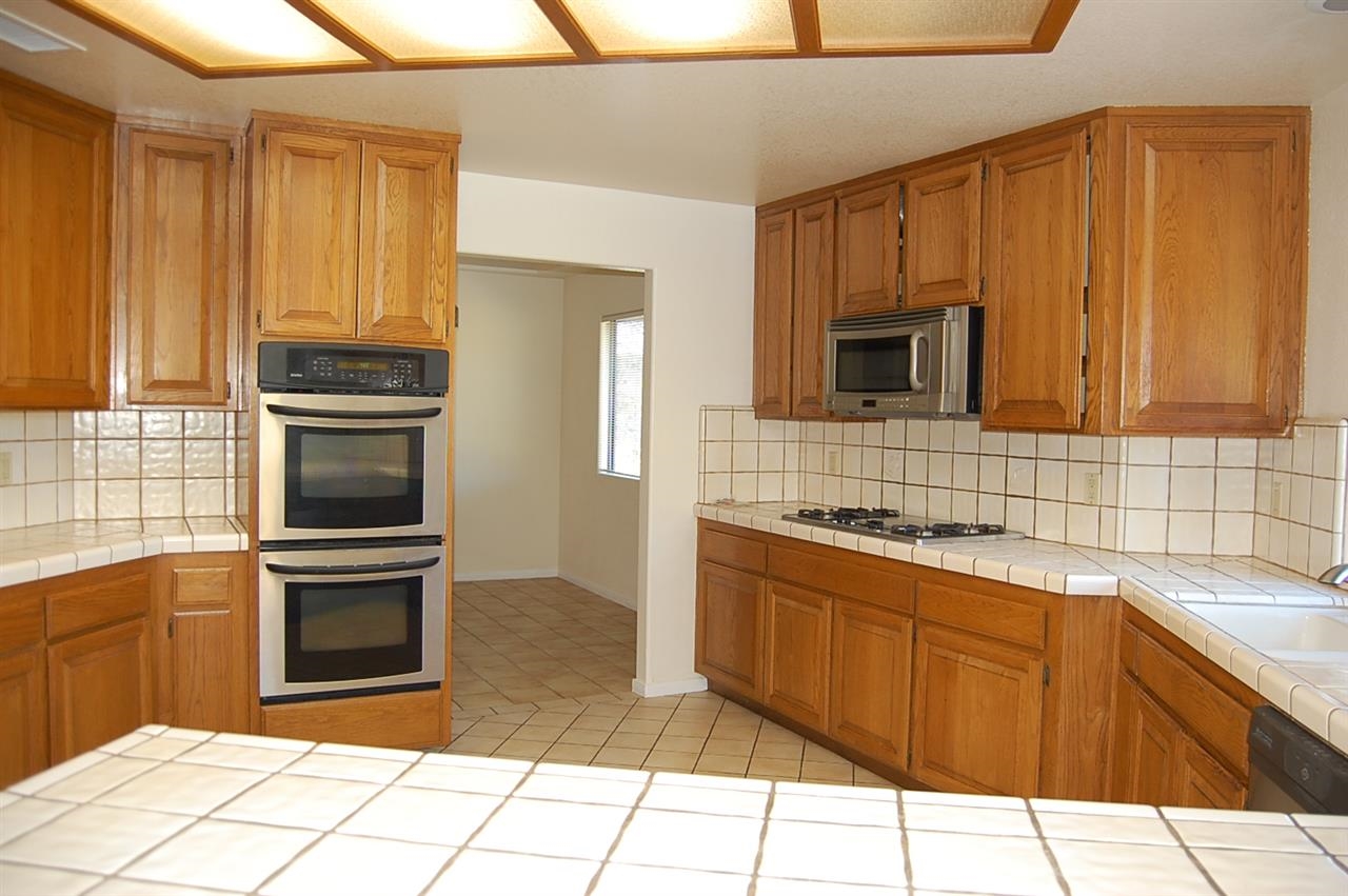 14046 Kelowna Road Valley Center, CA 92082 - Photo 3 of 18
