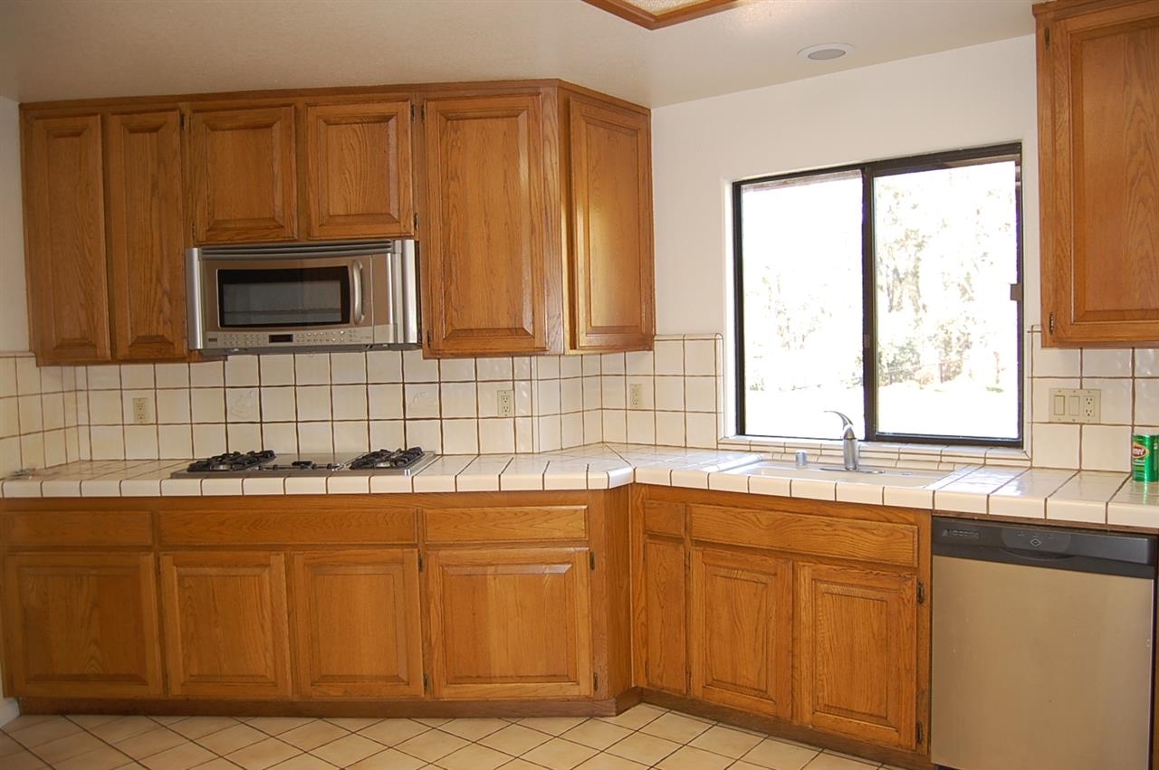 14046 Kelowna Road Valley Center, CA 92082 - Photo 4 of 18