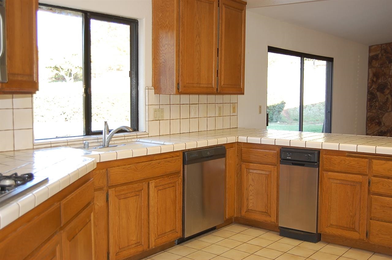 14046 Kelowna Road Valley Center, CA 92082 - Photo 5 of 18