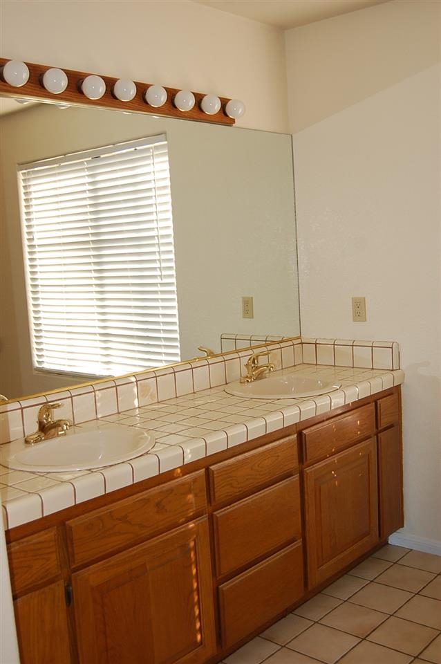14046 Kelowna Road Valley Center, CA 92082 - Photo 7 of 18