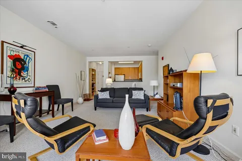 $325,000 | 310 High Gables Drive, Unit 307, Gaithersburg, MD 20878