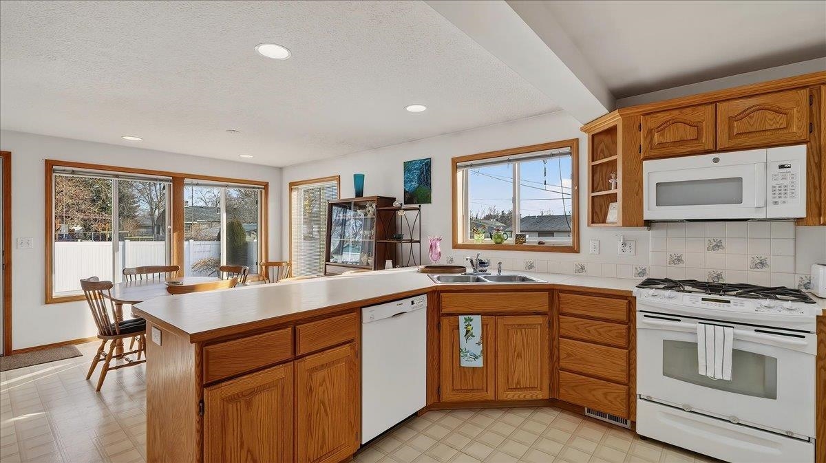 5624 North Lindeke Street Spokane, WA 99205 - Photo 12 of 41