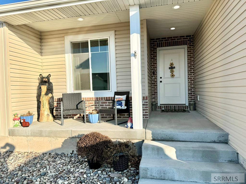 449 Meadow Avenue Rigby, ID 83442 - Photo 2 of 26 Front Porch
