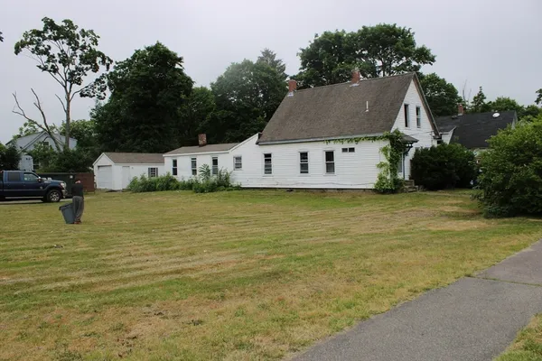 a view of a house with a yard