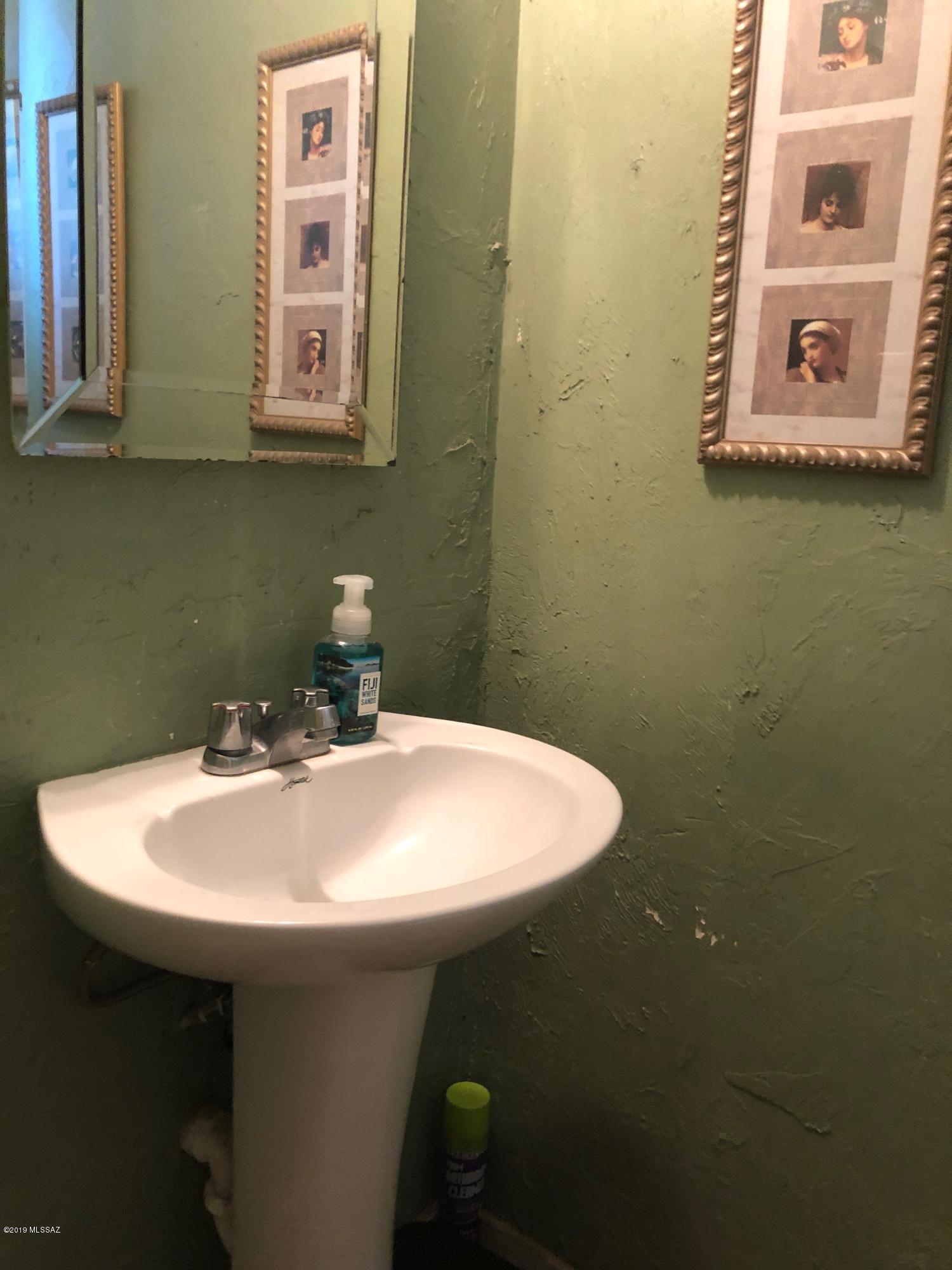 701 West Valencia Road Tucson, AZ 85756 - Photo 15 of 24 Pedestal sink