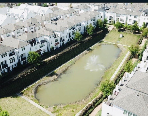 5709 Arabelle Lake Street Houston, TX 77007 - Photo 18 of 20 a view of swimming pool from a balcony