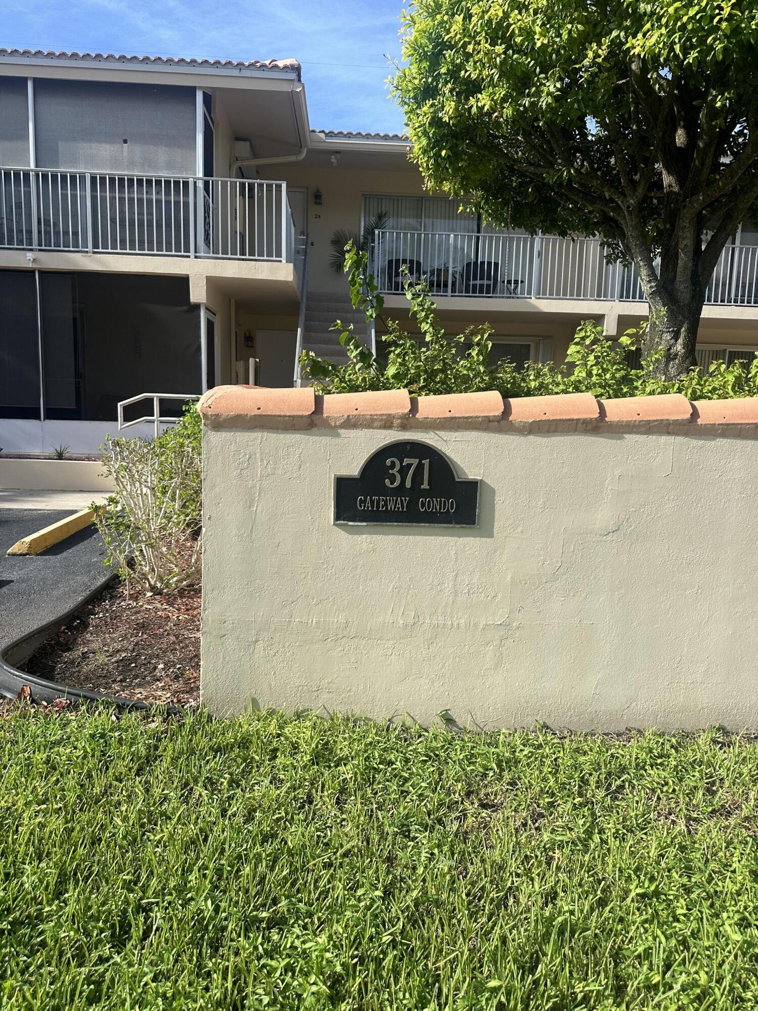 371 Southwest 8th Street, Unit 2HW Boca Raton, FL 33432 - Photo 4 of 10 IMG_2203