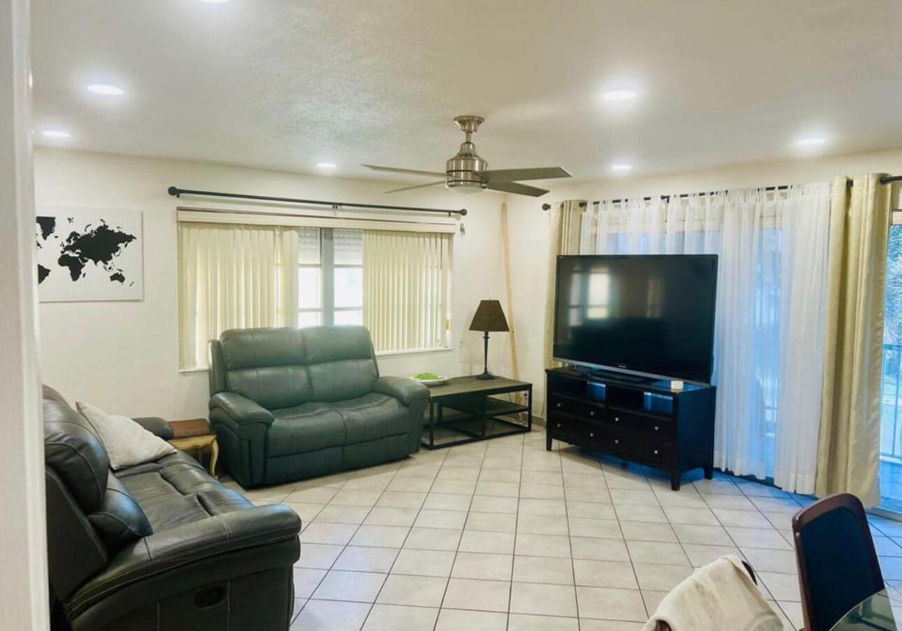 371 Southwest 8th Street, Unit 2HW Boca Raton, FL 33432 - Photo 6 of 10 IMG_0291