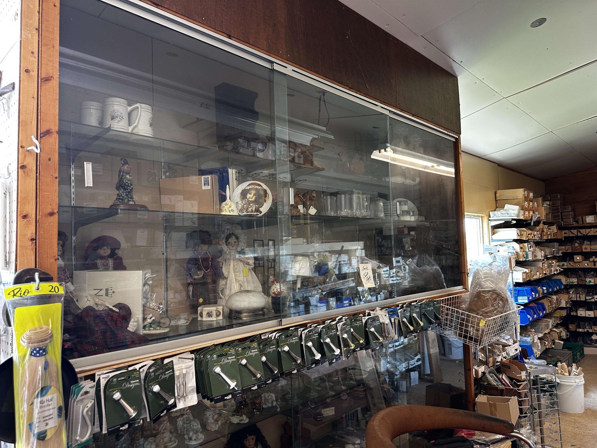 2645 Highway 64 Crump, TN 38310 - Photo 20 of 23 a kitchen area with lots of different colored cloths
