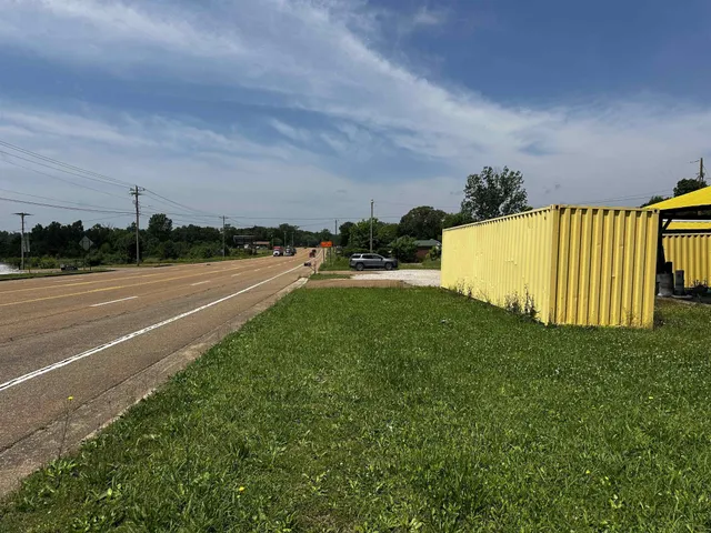 a view of a tennis court