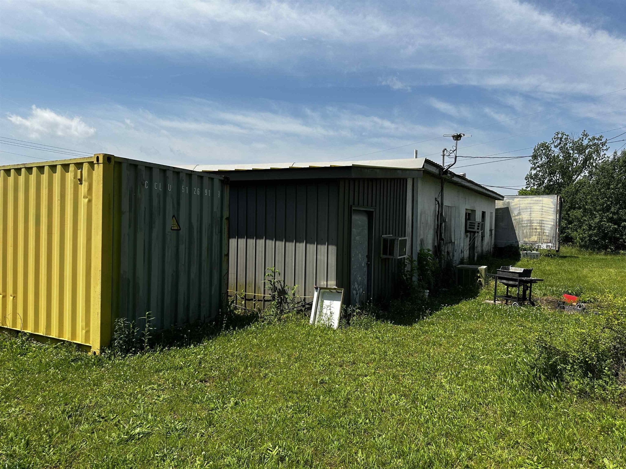 2645 Highway 64 Crump, TN 38310 - Photo 6 of 23 a backyard of a house