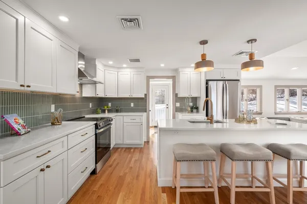 $859,900 | 36 Mt Vernon Street, North Reading, MA 01864