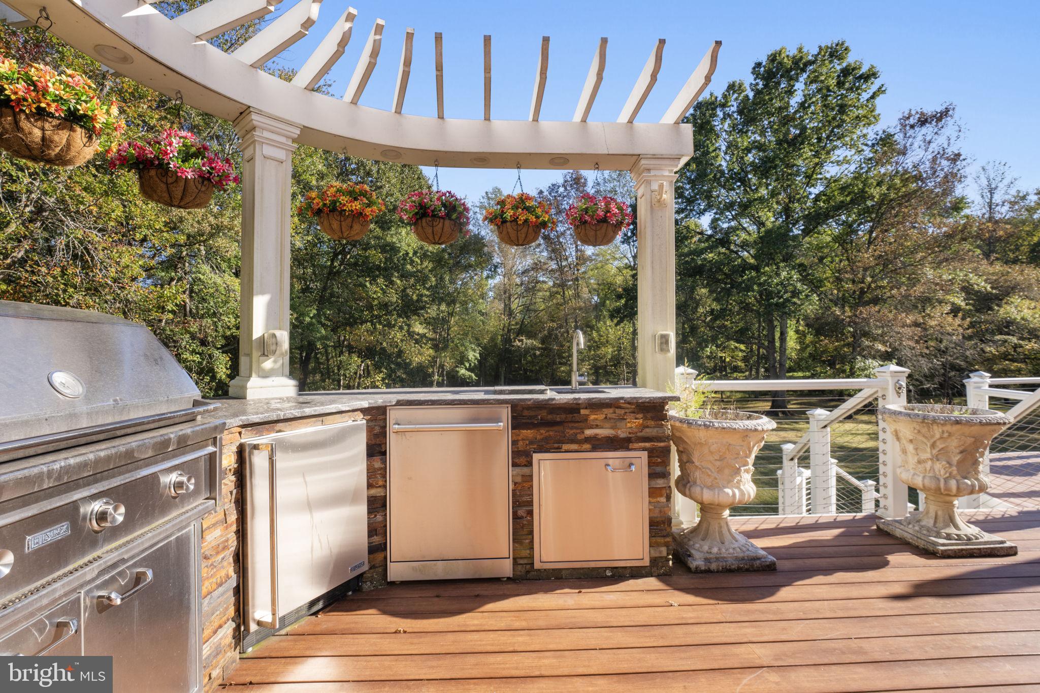 11561 Stuart Mill Road Oakton, VA 22124 - Photo 58 of 76 a view of a terrace with sky view