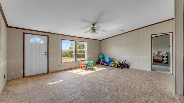 a view of a livingroom with a garage