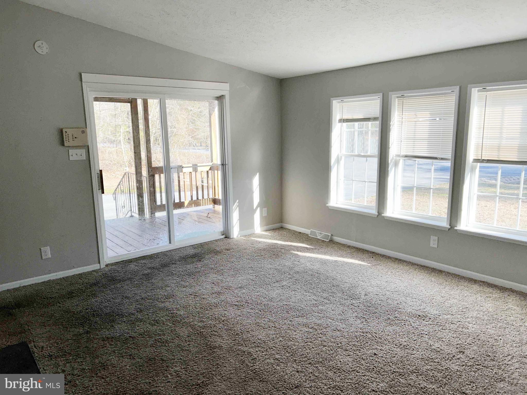 24644 Lawson Road Georgetown, DE 19947 - Photo 5 of 12 Living room