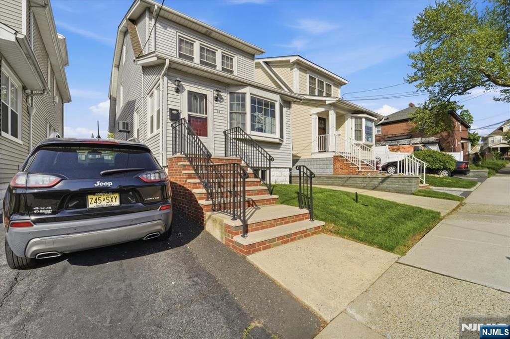 13 Butler Place Kearny, NJ 07032 - Photo 3 of 28