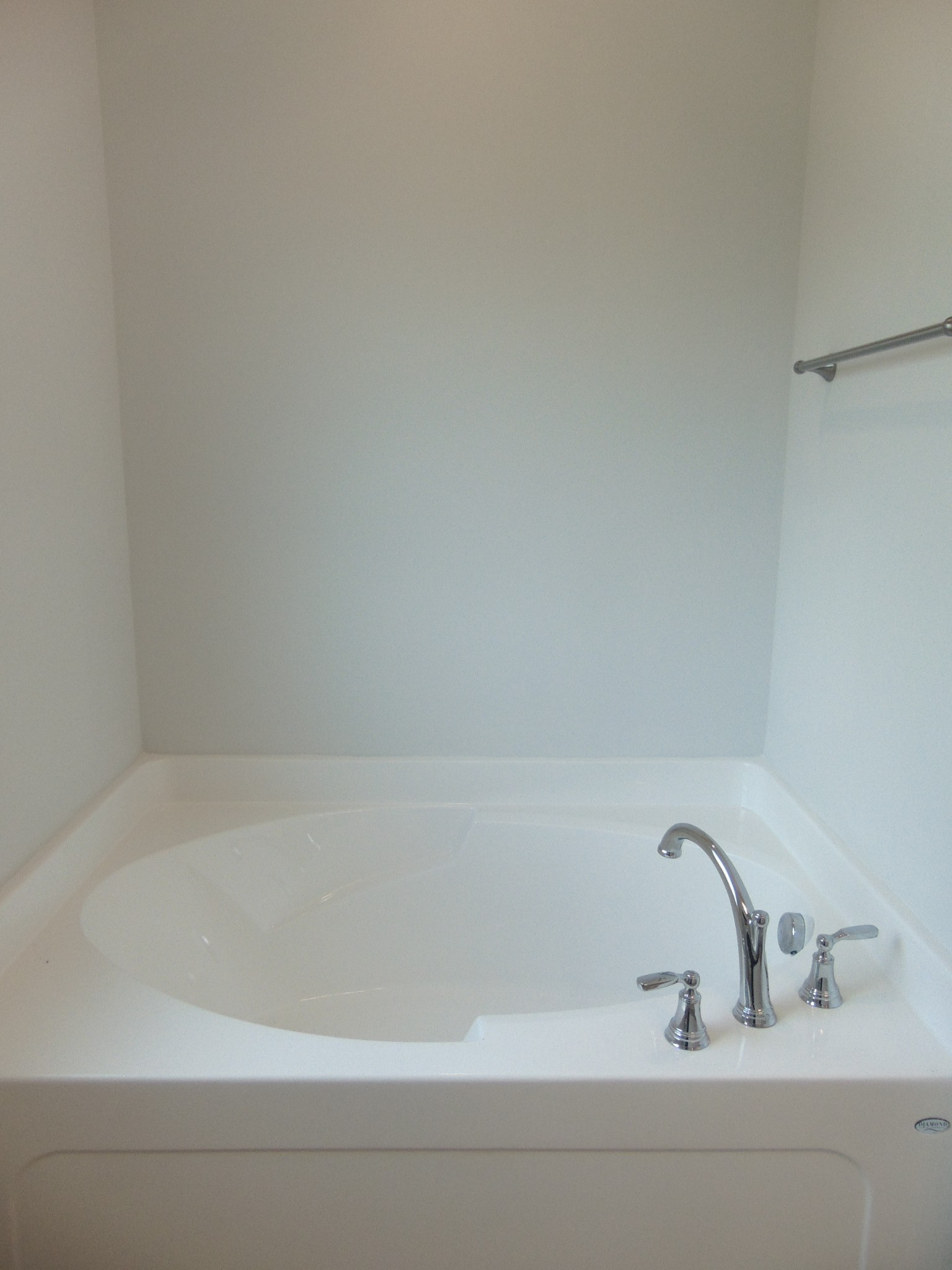 281 Spring Street La Vergne, TN 37086 - Photo 14 of 26 a bathroom with bathtub