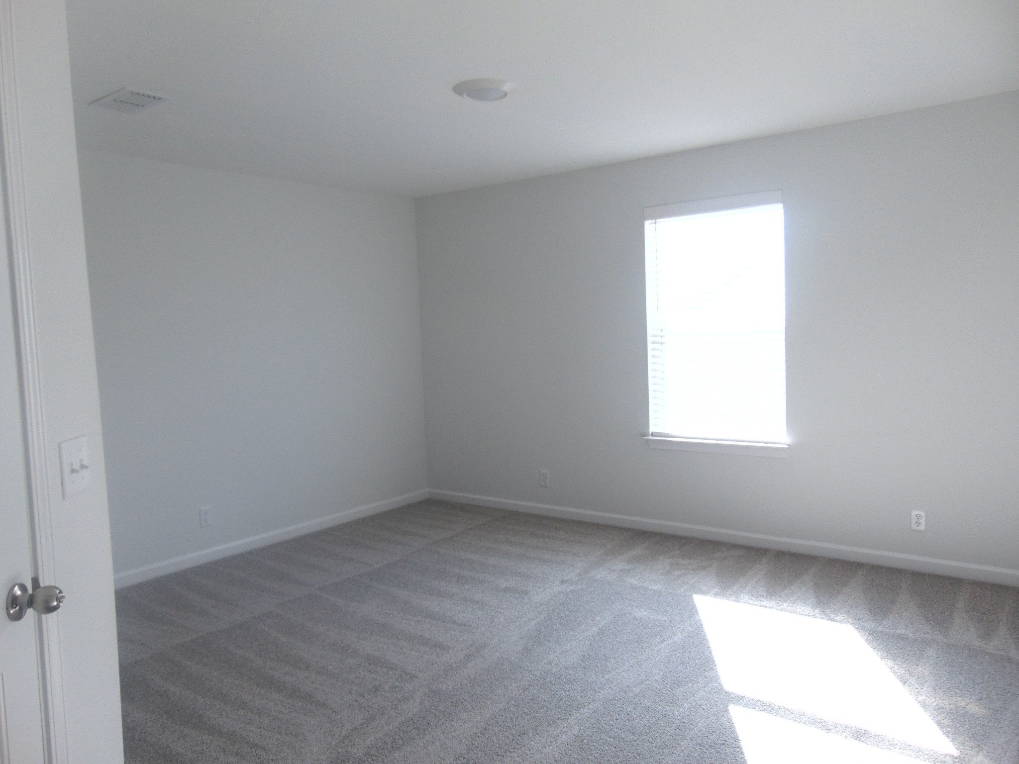 281 Spring Street La Vergne, TN 37086 - Photo 19 of 26 an empty room with a window