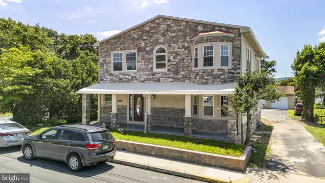 a house view with a outdoor space