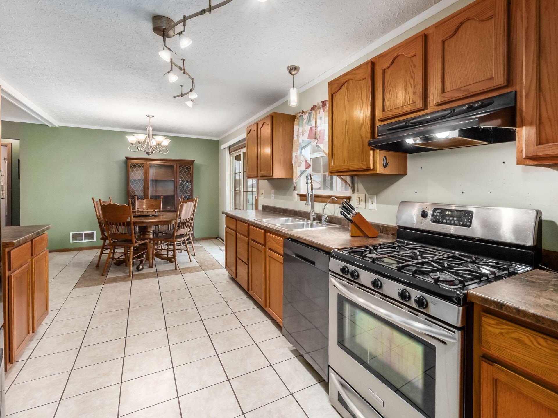 5041 Cook Road Ashville, OH 43103 - Photo 15 of 43 Kitchen