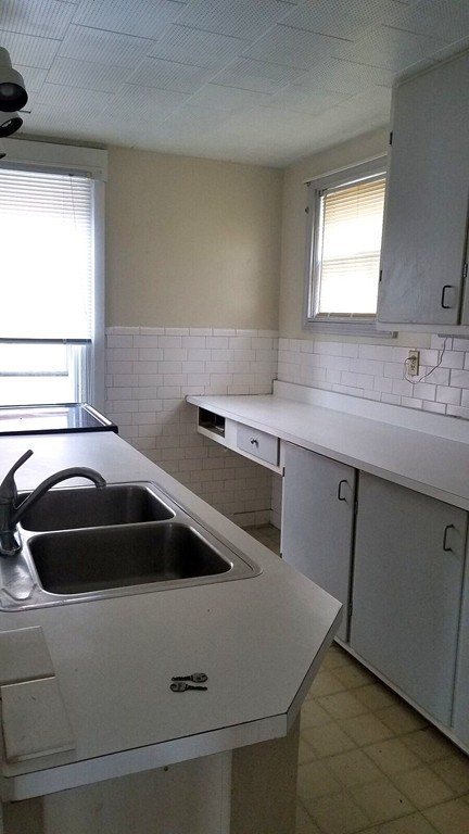 8 Liscomb Street Worcester, MA 01604 - Photo 6 of 15 Gallery Image 6