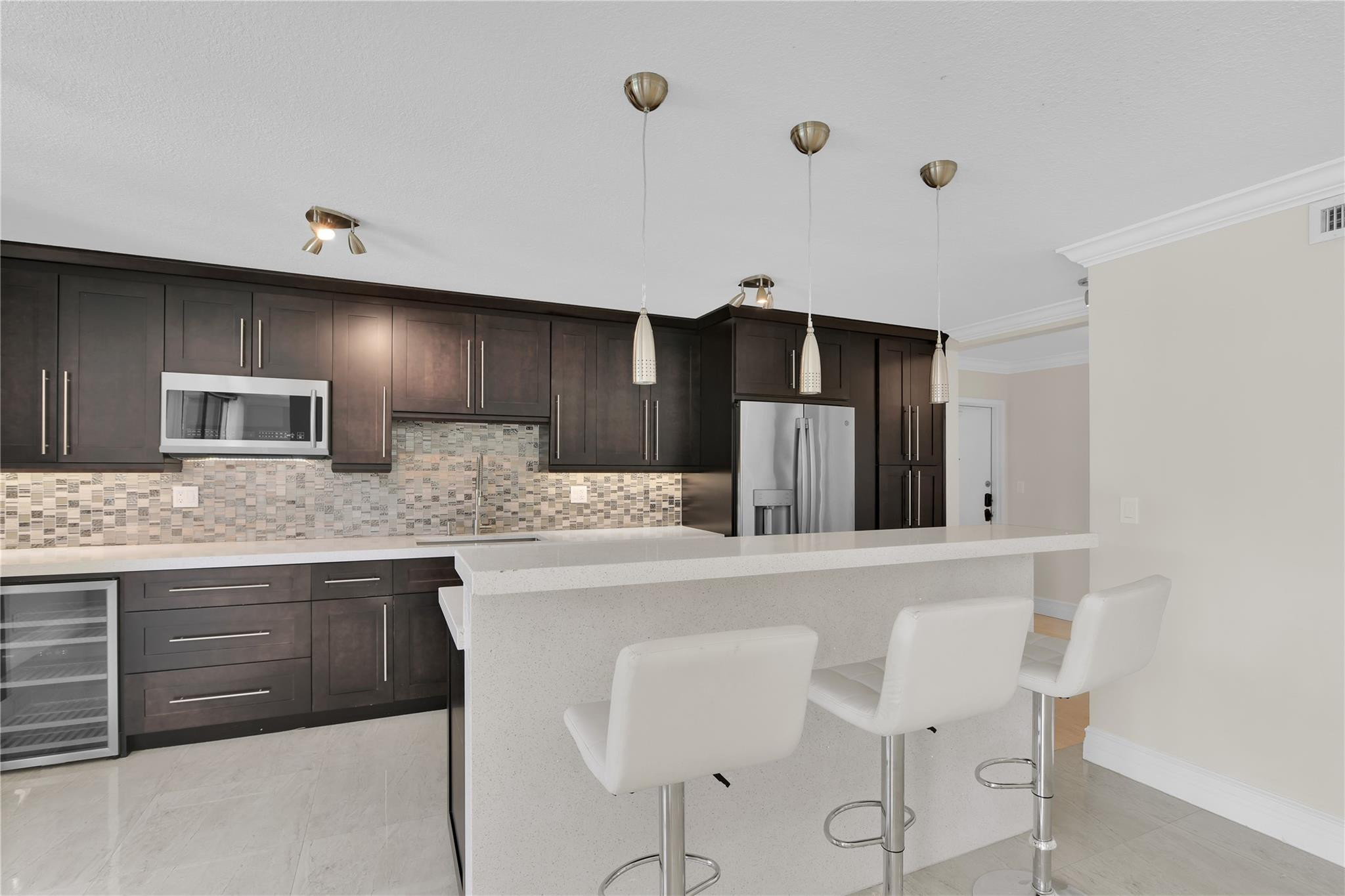 250 East Royal Palm Road, Unit 2A Boca Raton, FL 33432 - Photo 3 of 26 kitchen